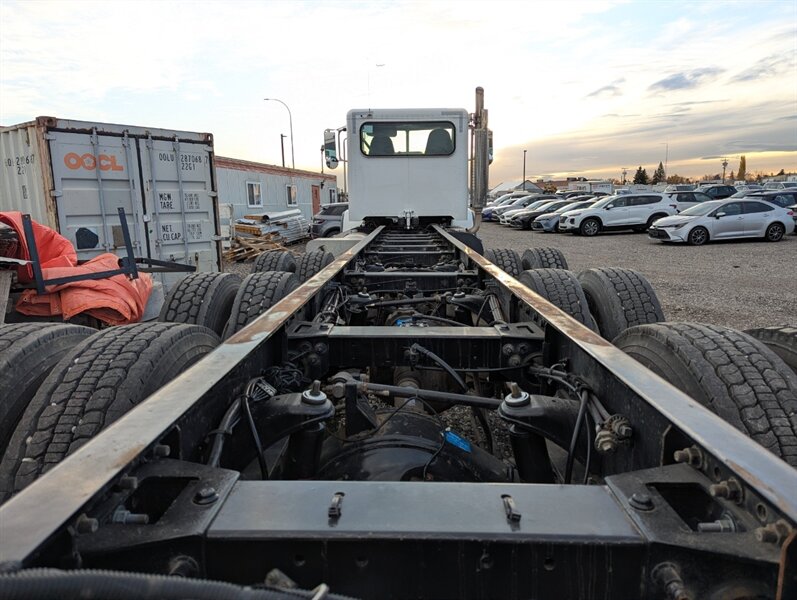 2016 Peterbilt 365 - Photo 15 - Calgary, AB T2B 2Y9