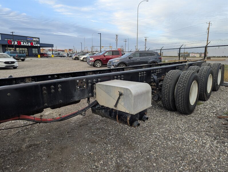 2016 Peterbilt 365 - Photo 29 - Calgary, AB T2B 2Y9