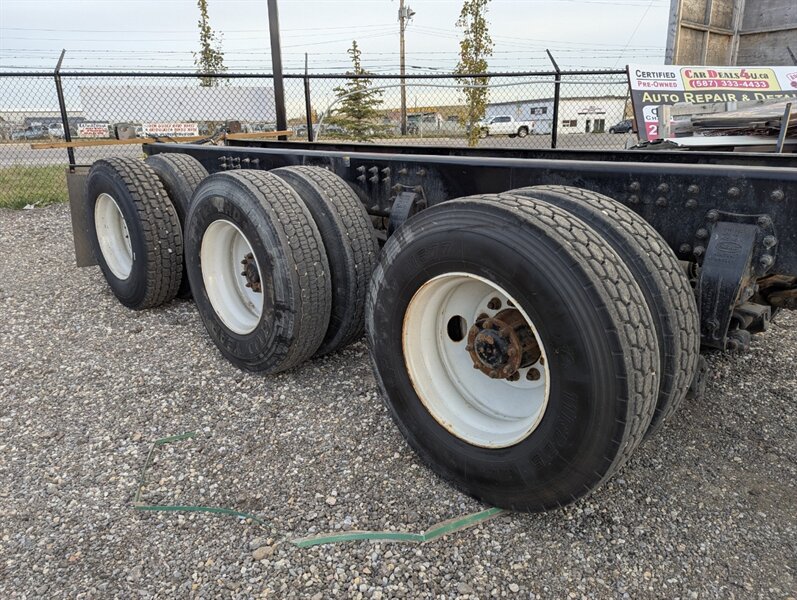 2016 Peterbilt 365 - Photo 14 - Calgary, AB T2B 2Y9