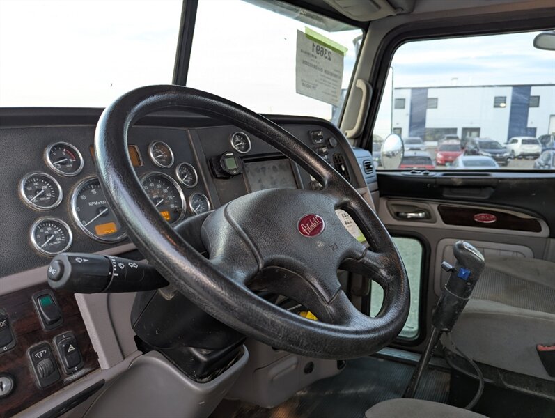 2016 Peterbilt 365 - Photo 18 - Calgary, AB T2B 2Y9