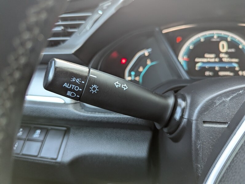 2018 Honda Civic LX w/Honda Sensing - Photo 18 - Calgary, AB T2B 2Y9