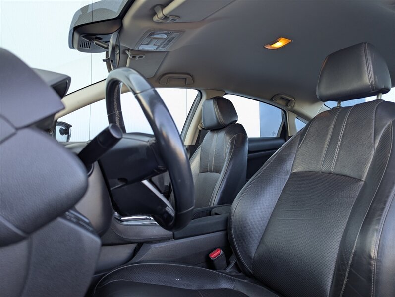 2018 Honda Civic LX w/Honda Sensing - Photo 14 - Calgary, AB T2B 2Y9