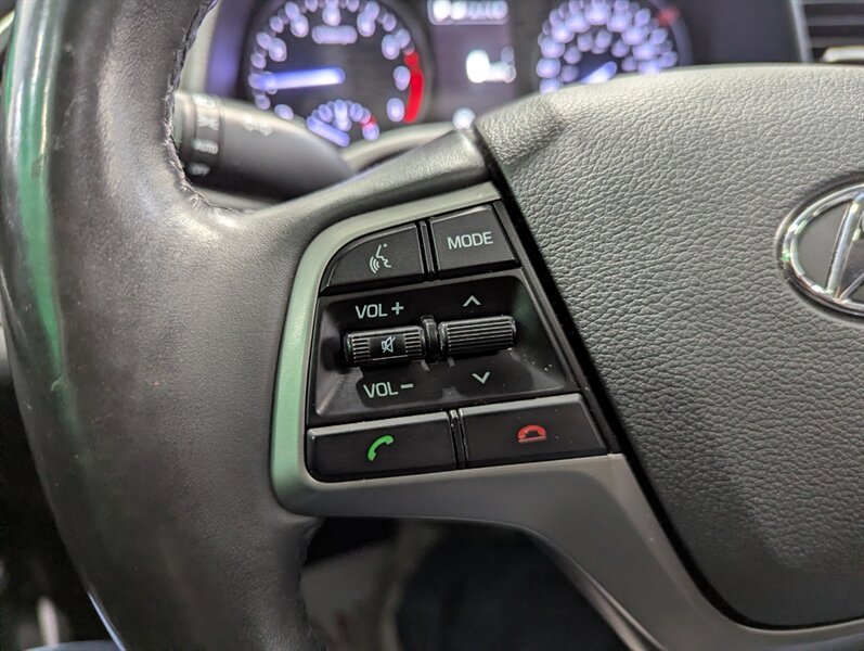 2018 Hyundai ELANTRA Limited - Photo 16 - Calgary, AB T2B 2Y9