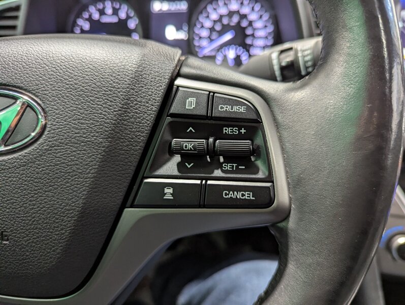 2018 Hyundai ELANTRA Limited - Photo 17 - Calgary, AB T2B 2Y9