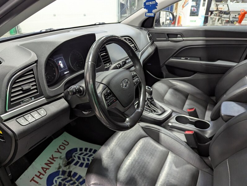 2018 Hyundai ELANTRA Limited - Photo 12 - Calgary, AB T2B 2Y9