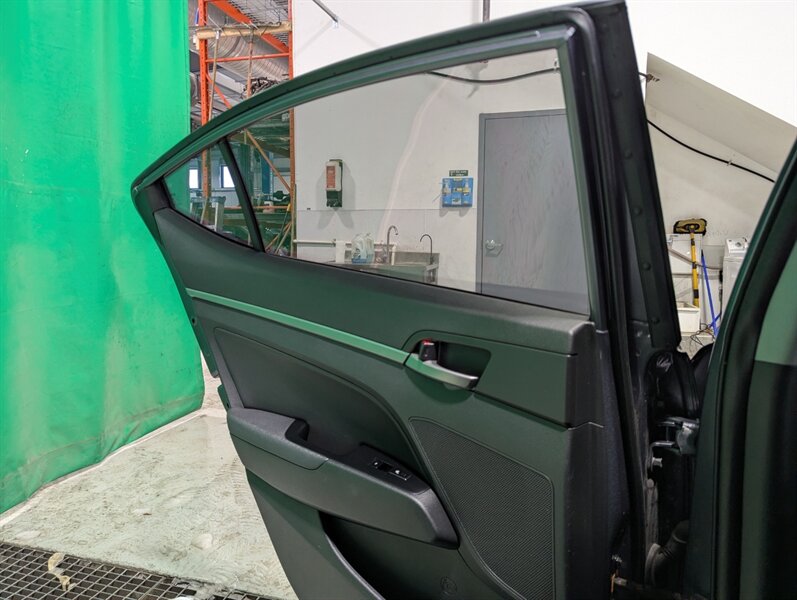 2018 Hyundai ELANTRA Limited - Photo 29 - Calgary, AB T2B 2Y9