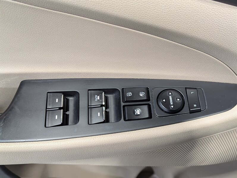 2016 Hyundai TUCSON Sport - Photo 10 - Calgary, AB T2B 2Y9