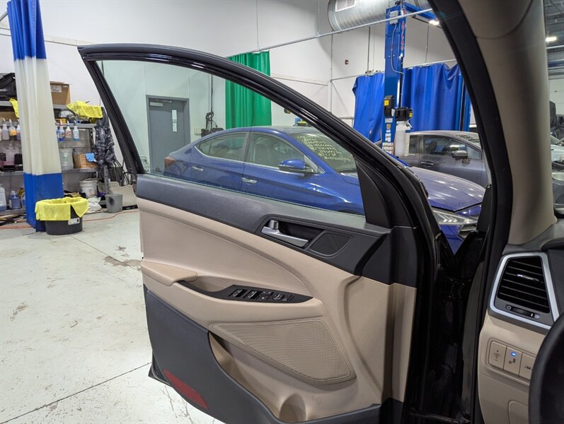 2016 Hyundai TUCSON Sport - Photo 14 - Calgary, AB T2B 2Y9