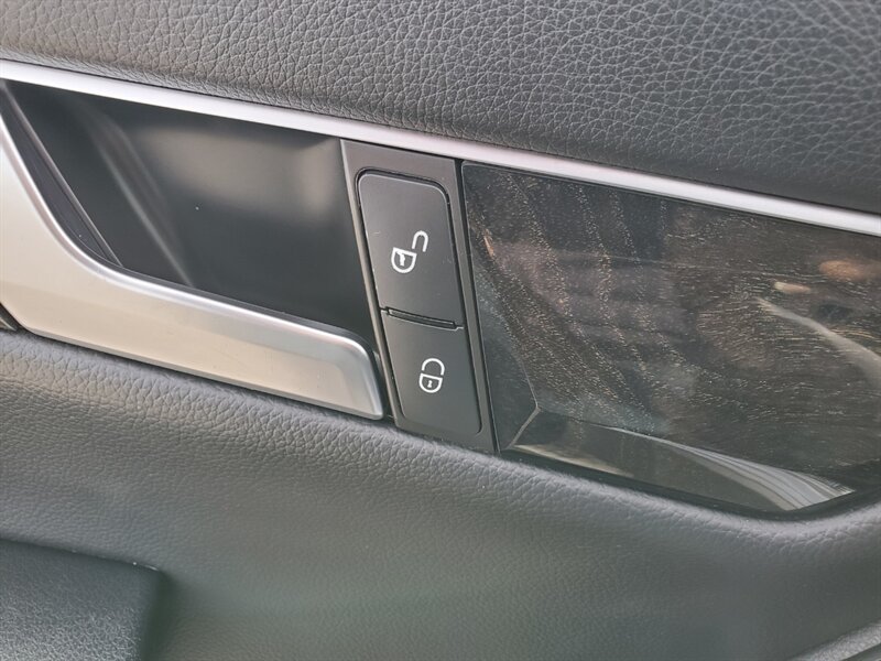 2014 Mercedes-Benz C 300 Luxury 4MATIC - Photo 10 - Calgary, AB T2B 2Y9