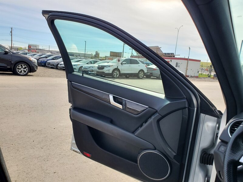 2014 Mercedes-Benz C 300 Luxury 4MATIC - Photo 15 - Calgary, AB T2B 2Y9