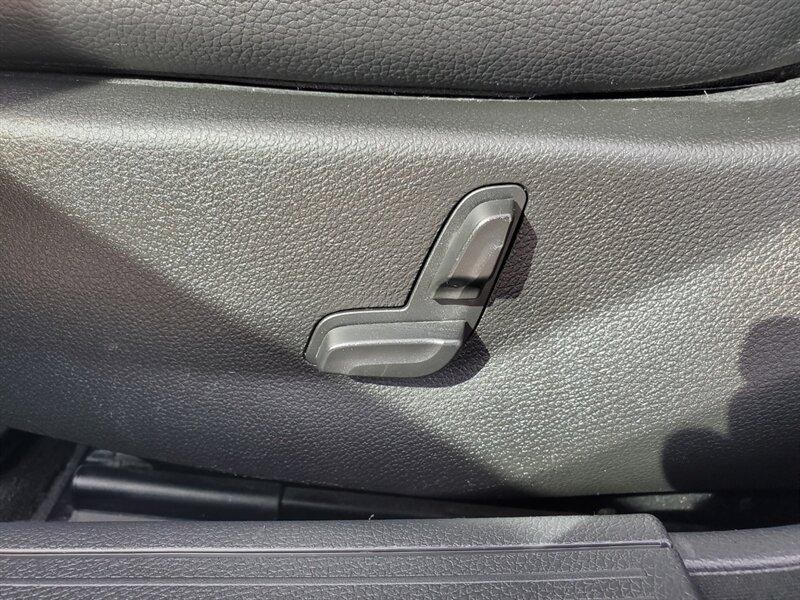 2014 Mercedes-Benz C 300 Luxury 4MATIC - Photo 11 - Calgary, AB T2B 2Y9