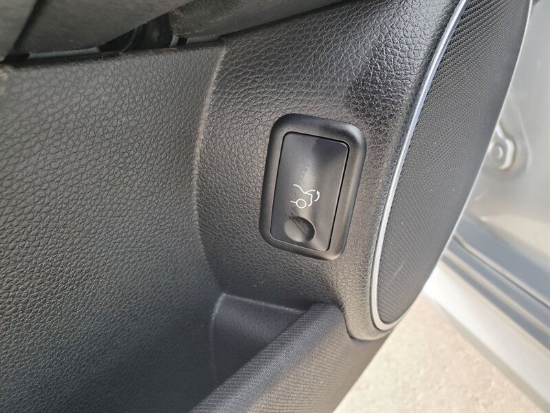 2014 Mercedes-Benz C 300 Luxury 4MATIC - Photo 12 - Calgary, AB T2B 2Y9