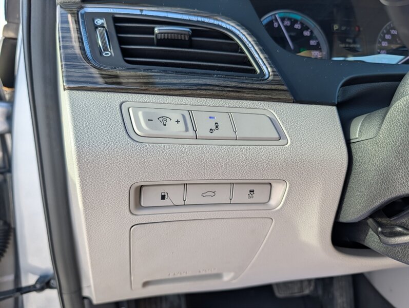2016 Hyundai SONATA Hybrid Limited - Photo 21 - Calgary, AB T2B 2Y9
