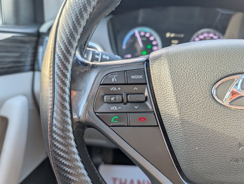 2016 Hyundai SONATA Hybrid Limited - Photo 23 - Calgary, AB T2B 2Y9