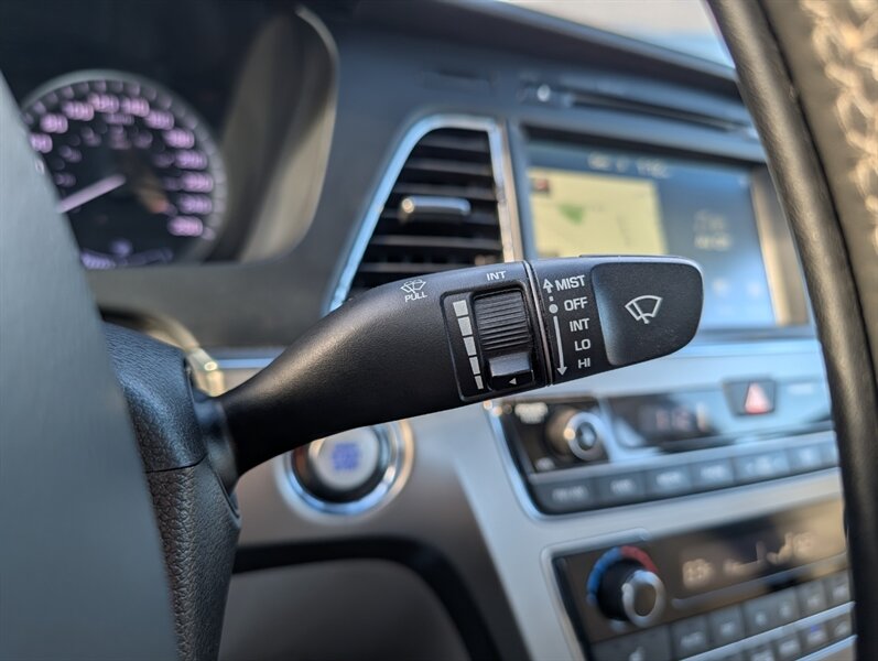 2016 Hyundai SONATA Hybrid Limited - Photo 25 - Calgary, AB T2B 2Y9