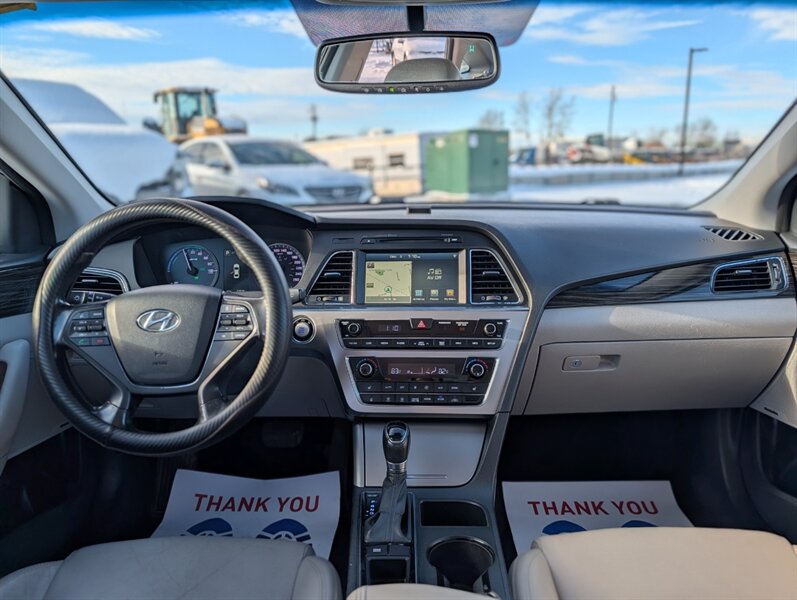 2016 Hyundai SONATA Hybrid Limited - Photo 13 - Calgary, AB T2B 2Y9