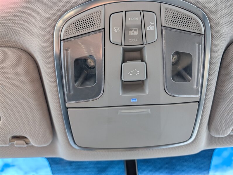 2016 Hyundai SONATA Hybrid Limited - Photo 34 - Calgary, AB T2B 2Y9