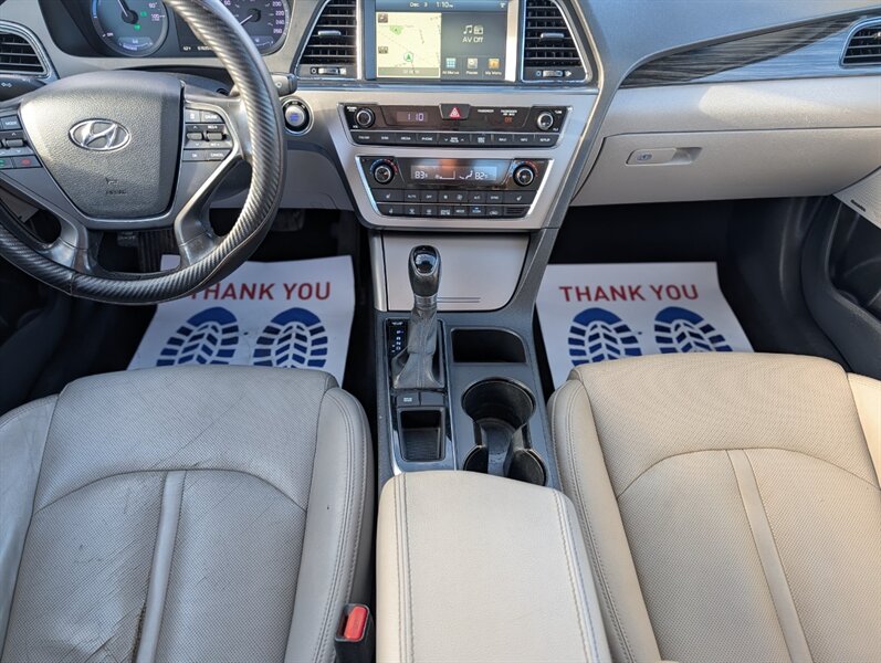 2016 Hyundai SONATA Hybrid Limited - Photo 15 - Calgary, AB T2B 2Y9