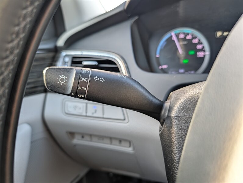 2016 Hyundai SONATA Hybrid Limited - Photo 26 - Calgary, AB T2B 2Y9