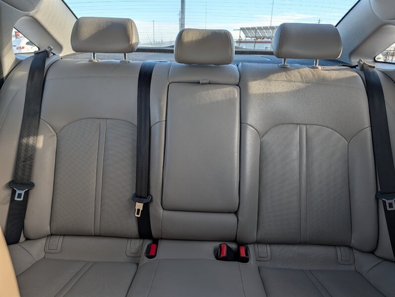 2016 Hyundai SONATA Hybrid Limited - Photo 35 - Calgary, AB T2B 2Y9