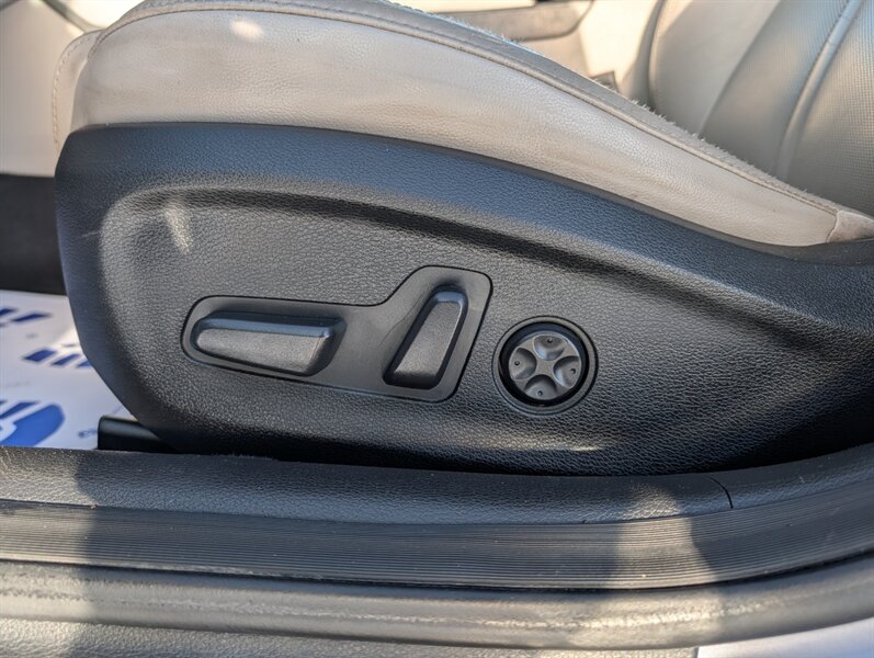 2016 Hyundai SONATA Hybrid Limited - Photo 20 - Calgary, AB T2B 2Y9