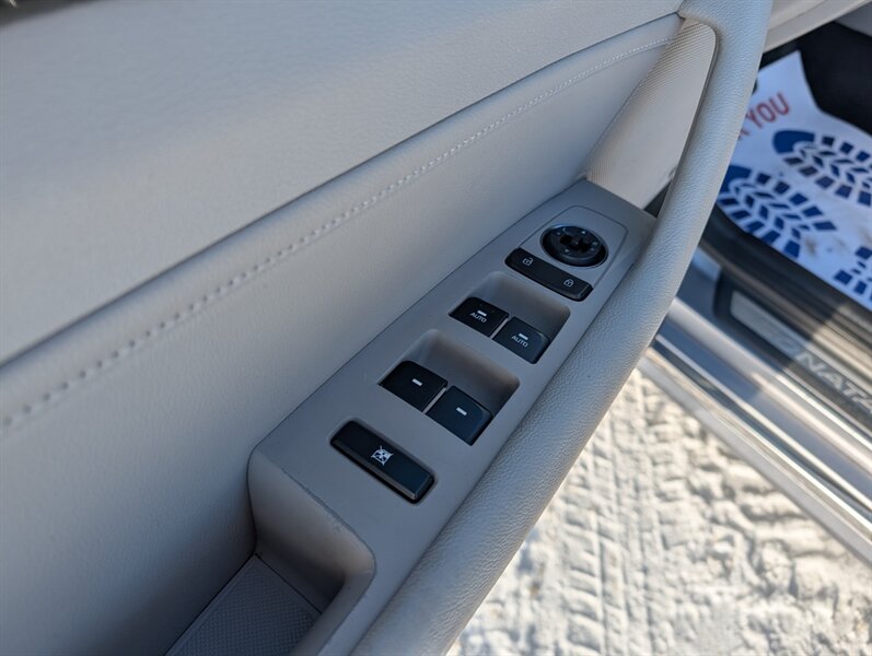 2016 Hyundai SONATA Hybrid Limited - Photo 19 - Calgary, AB T2B 2Y9