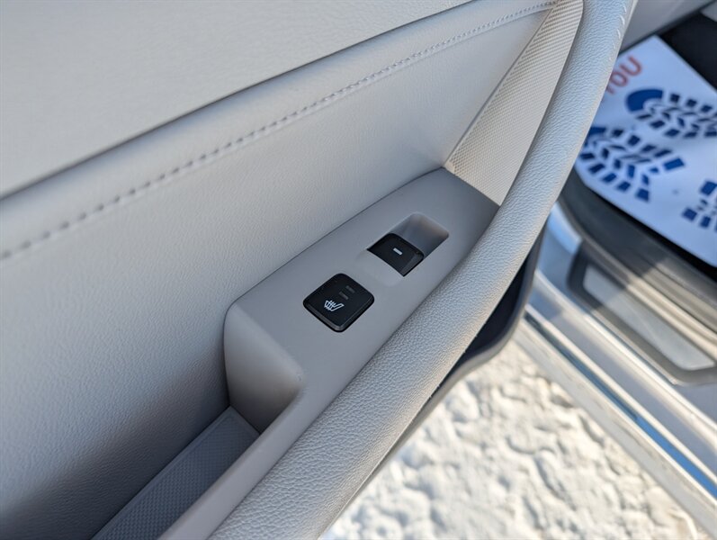 2016 Hyundai SONATA Hybrid Limited - Photo 18 - Calgary, AB T2B 2Y9