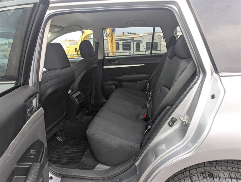 2011 Subaru Outback 2.5i Premium   - Photo 28 - Calgary, AB T2B 2Y9
