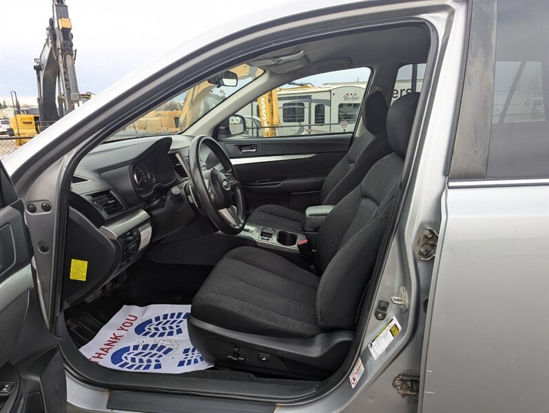 2011 Subaru Outback 2.5i Premium   - Photo 8 - Calgary, AB T2B 2Y9