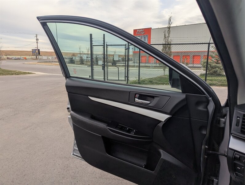 2011 Subaru Outback 2.5i Premium   - Photo 14 - Calgary, AB T2B 2Y9