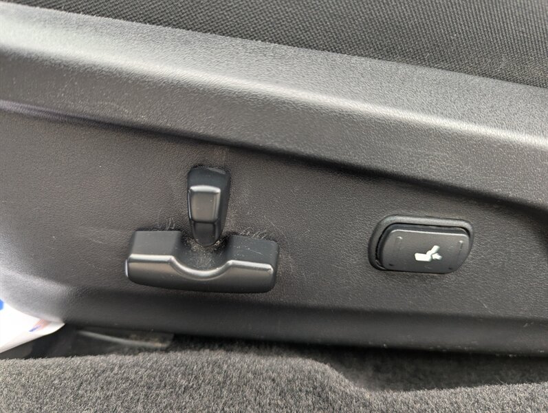 2011 Subaru Outback 2.5i Premium   - Photo 10 - Calgary, AB T2B 2Y9