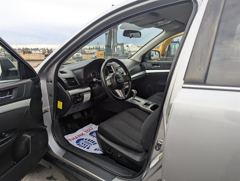 2011 Subaru Outback 2.5i Premium   - Photo 7 - Calgary, AB T2B 2Y9