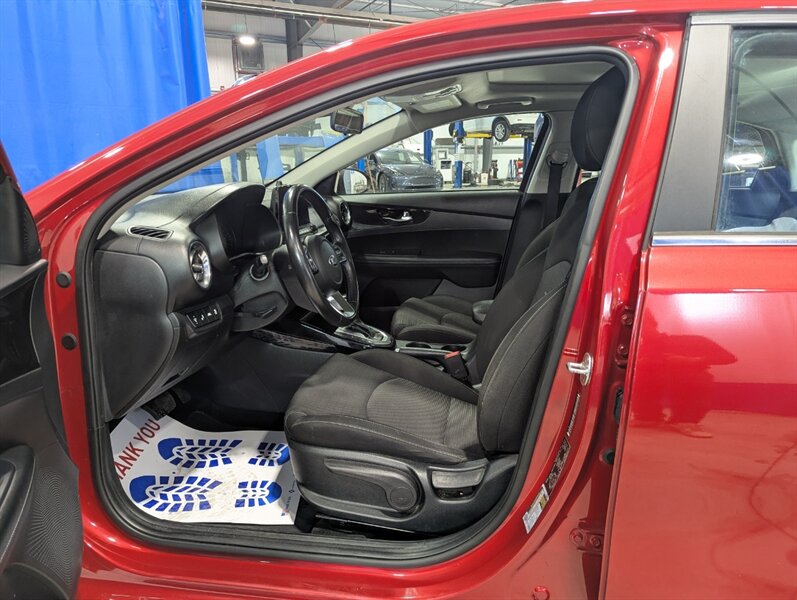 2021 Kia Forte EX   - Photo 8 - Calgary, AB T2B 2Y9