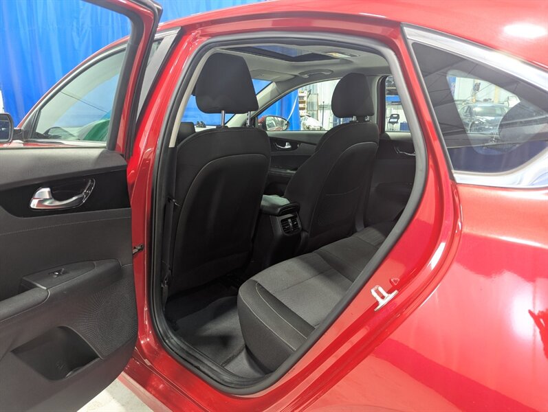 2021 Kia Forte EX   - Photo 13 - Calgary, AB T2B 2Y9