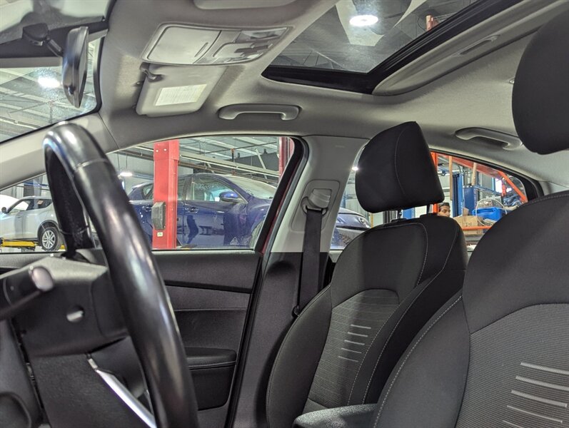 2021 Kia Forte EX   - Photo 11 - Calgary, AB T2B 2Y9