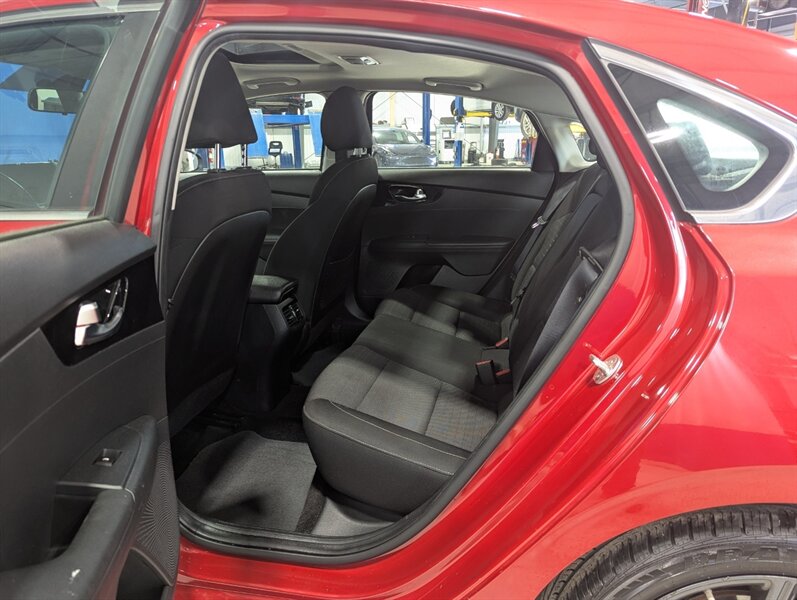 2021 Kia Forte EX   - Photo 14 - Calgary, AB T2B 2Y9