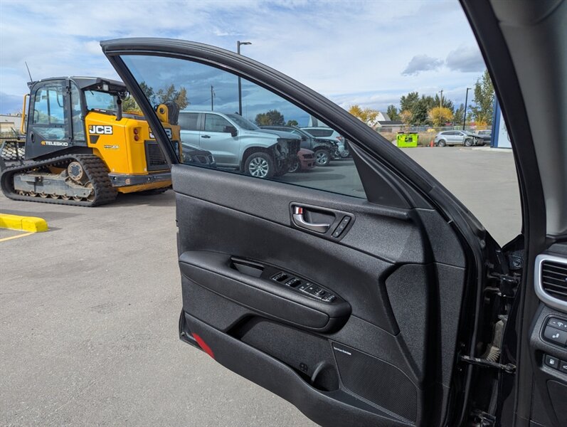 2016 Kia Optima SX Turbo - Photo 16 - Calgary, AB T2B 2Y9