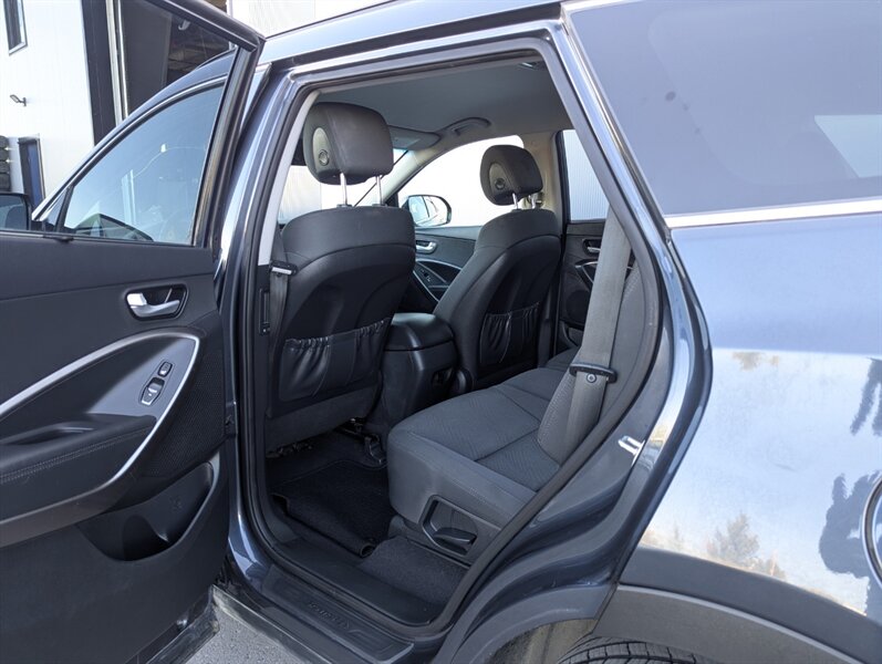 2017 Hyundai SANTA FE SE - Photo 27 - Calgary, AB T2B 2Y9