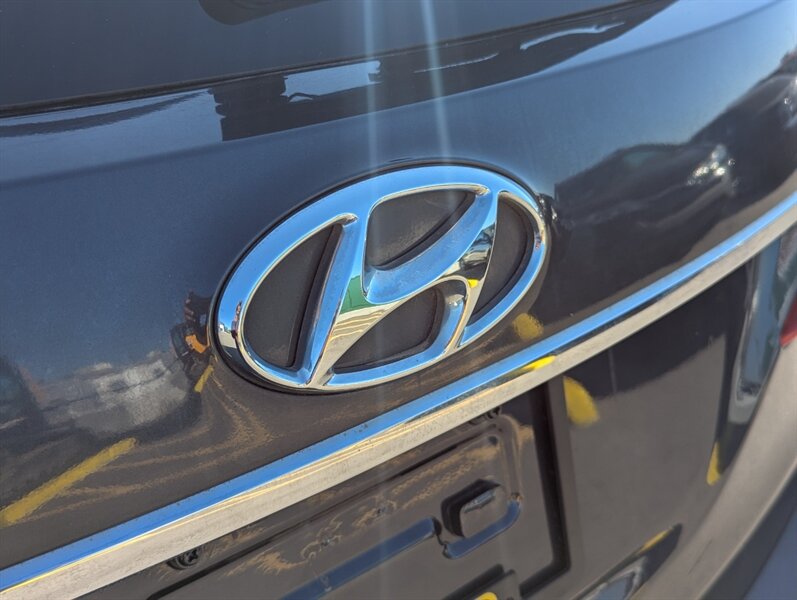 2017 Hyundai SANTA FE SE - Photo 44 - Calgary, AB T2B 2Y9