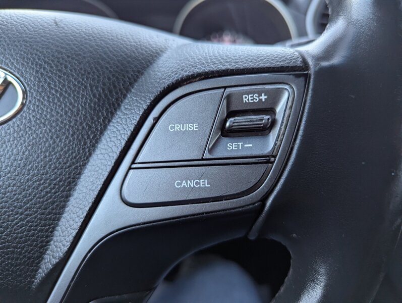 2017 Hyundai SANTA FE SE - Photo 17 - Calgary, AB T2B 2Y9