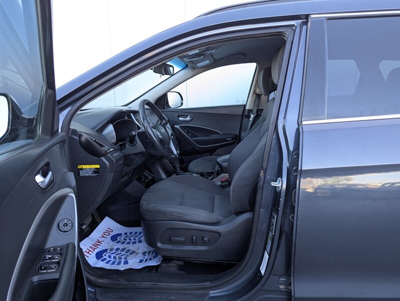 2017 Hyundai SANTA FE SE - Photo 8 - Calgary, AB T2B 2Y9