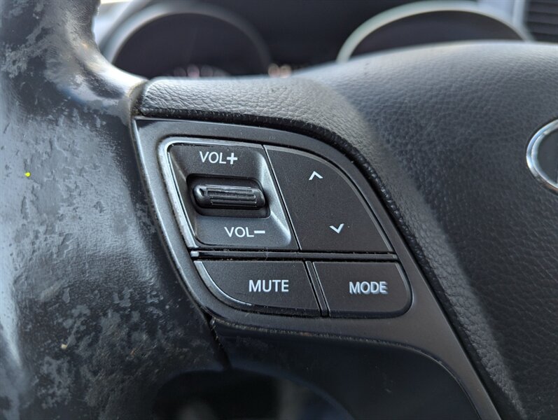 2017 Hyundai SANTA FE SE - Photo 16 - Calgary, AB T2B 2Y9