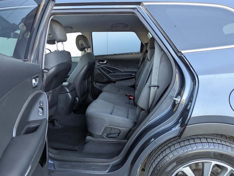 2017 Hyundai SANTA FE SE - Photo 28 - Calgary, AB T2B 2Y9