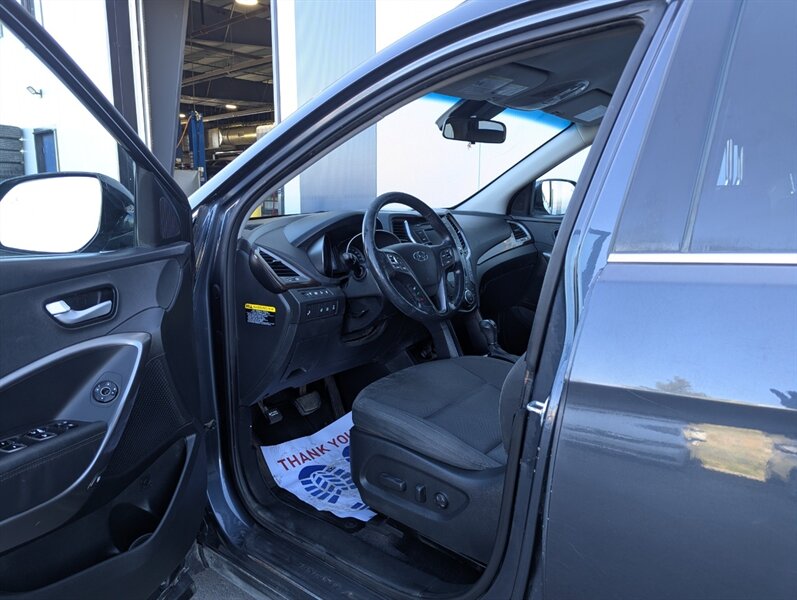 2017 Hyundai SANTA FE SE - Photo 7 - Calgary, AB T2B 2Y9