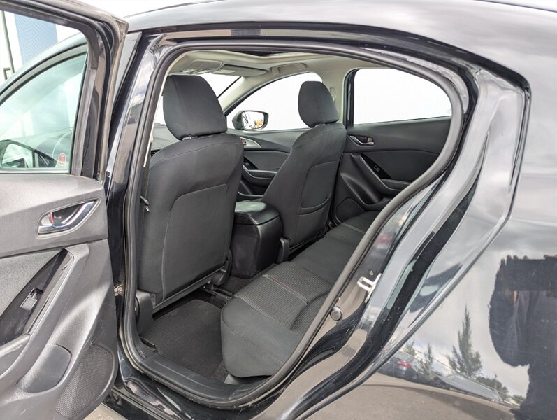 2017 Mazda Mazda3 Touring - Photo 26 - Calgary, AB T2B 2Y9