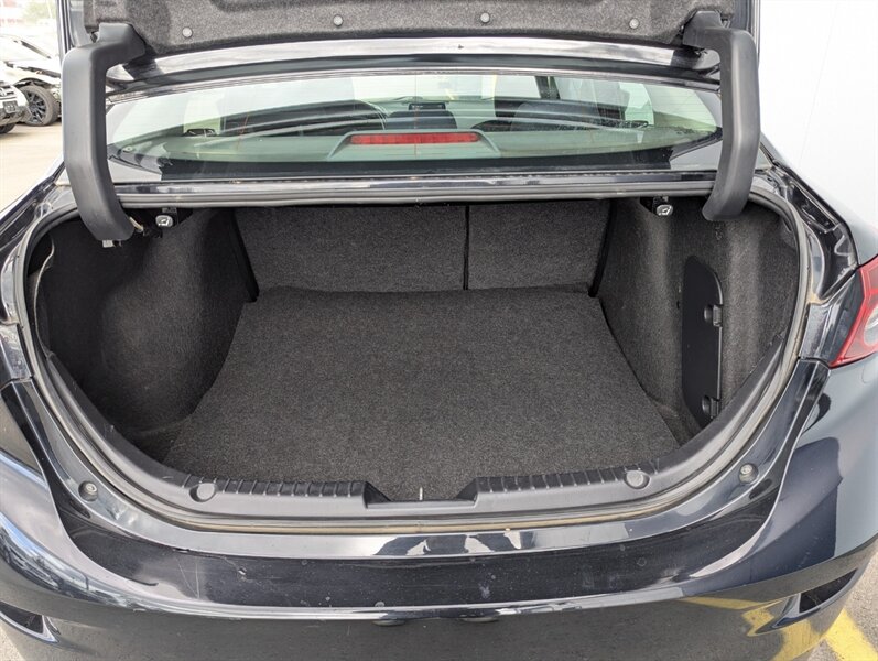2017 Mazda Mazda3 Touring - Photo 32 - Calgary, AB T2B 2Y9