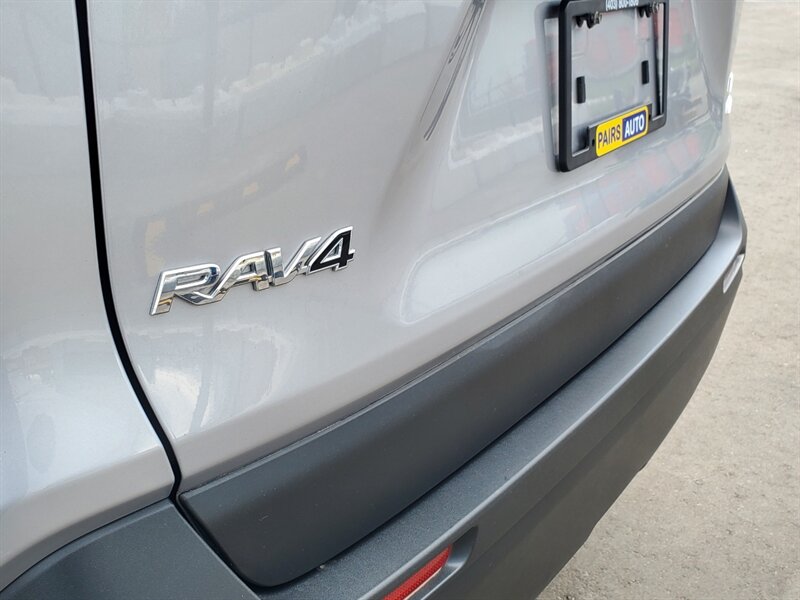 2022 Toyota RAV4 LE - Photo 38 - Calgary, AB T2B 2Y9