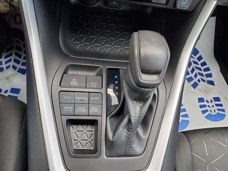 2022 Toyota RAV4 LE - Photo 25 - Calgary, AB T2B 2Y9
