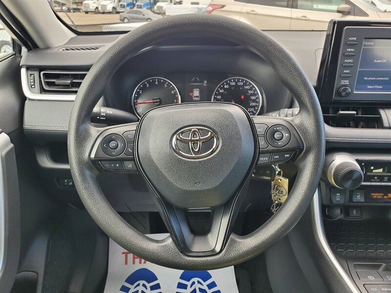 2022 Toyota RAV4 LE - Photo 31 - Calgary, AB T2B 2Y9