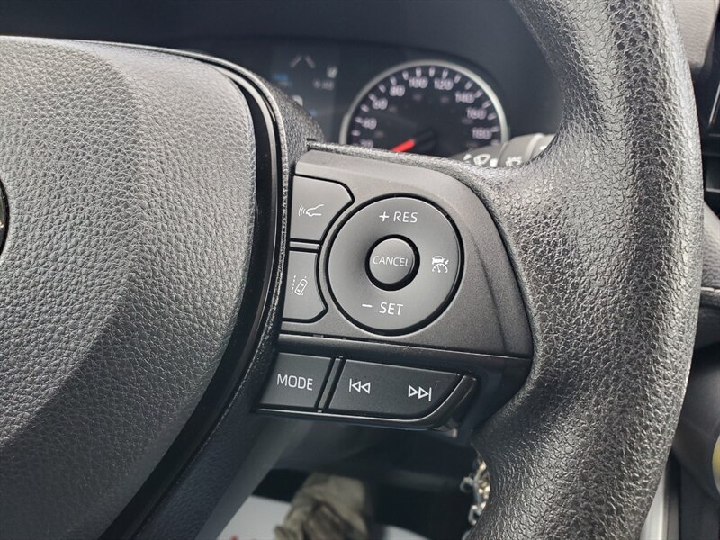 2022 Toyota RAV4 LE - Photo 15 - Calgary, AB T2B 2Y9